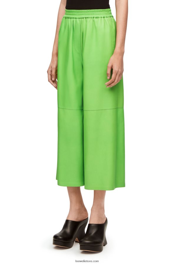 Loewe moterys sutrumpintos kelnės su nappa fluo žalia BZ26XN1111
