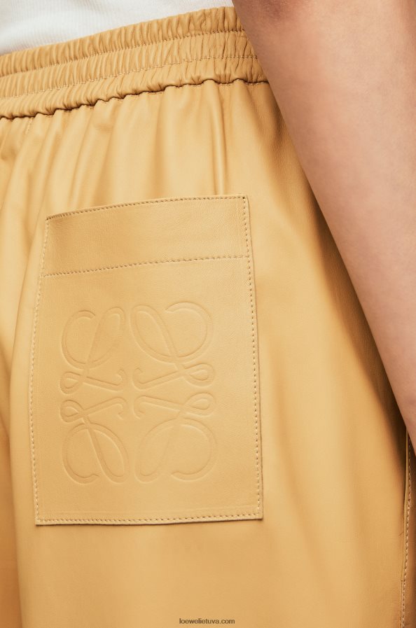 Loewe moterys sutrumpintos kelnės su nappa smėlio/sviesto BZ26XN1113