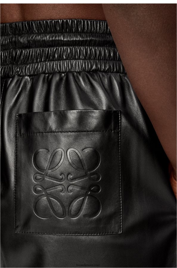 Loewe moterys šortai iš nappa ėriuko odos juodas BZ26XN1112