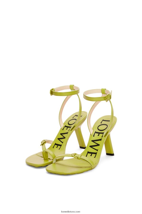 Loewe moterys žiedlapių stileto sandalai iš ėriuko odos matcha latte BZ26XN673