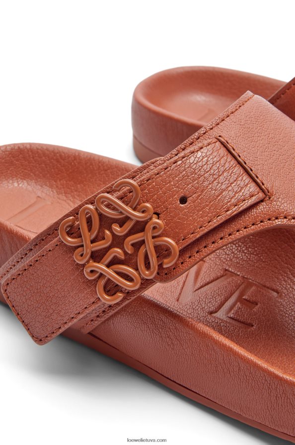 Loewe moterys ožkos odos lengvi basutės įdegis BZ26XN722