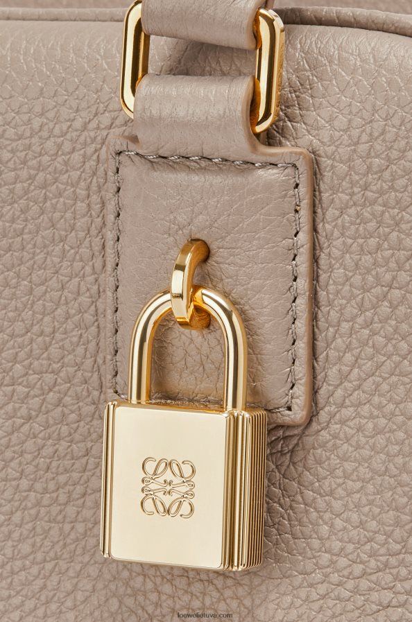 Loewe moterys amazona 19 kvadratinis maišelis iš minkštos grūdėtos veršienos smėlis BZ26XN155