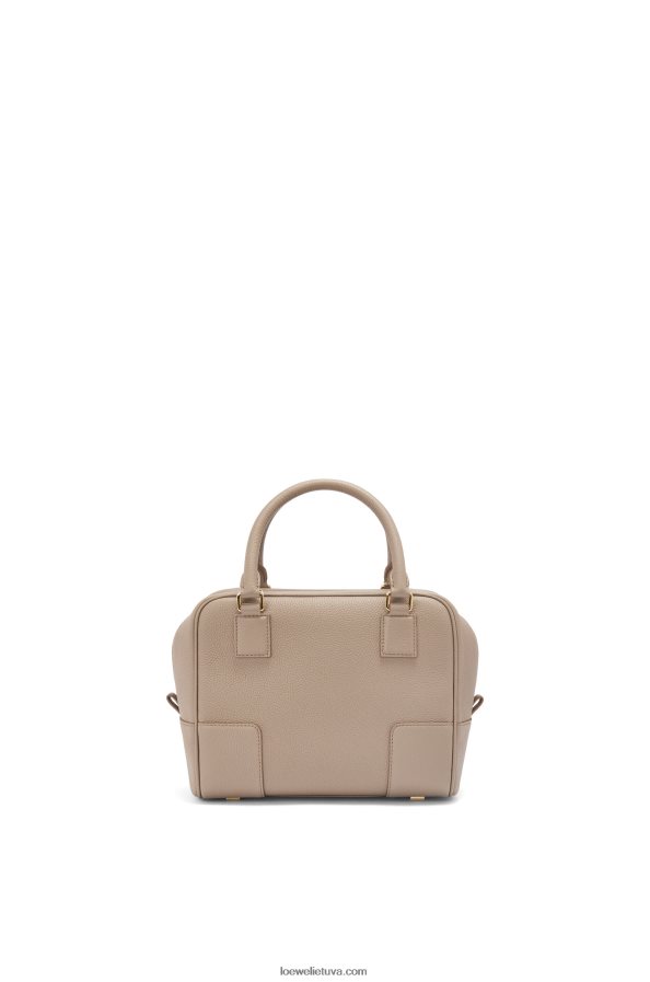 Loewe moterys amazona 19 kvadratinis maišelis iš minkštos grūdėtos veršienos smėlis BZ26XN155