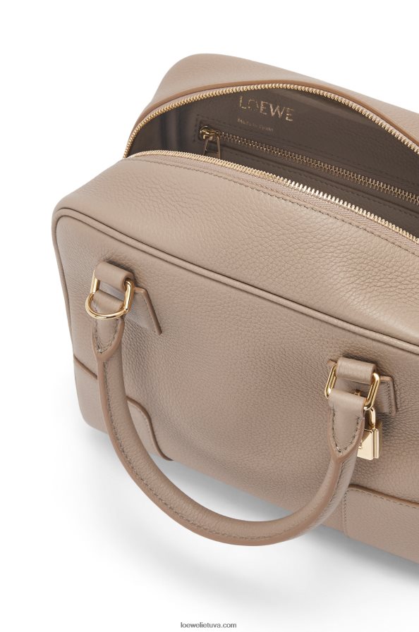 Loewe moterys amazona 19 kvadratinis maišelis iš minkštos grūdėtos veršienos smėlis BZ26XN155