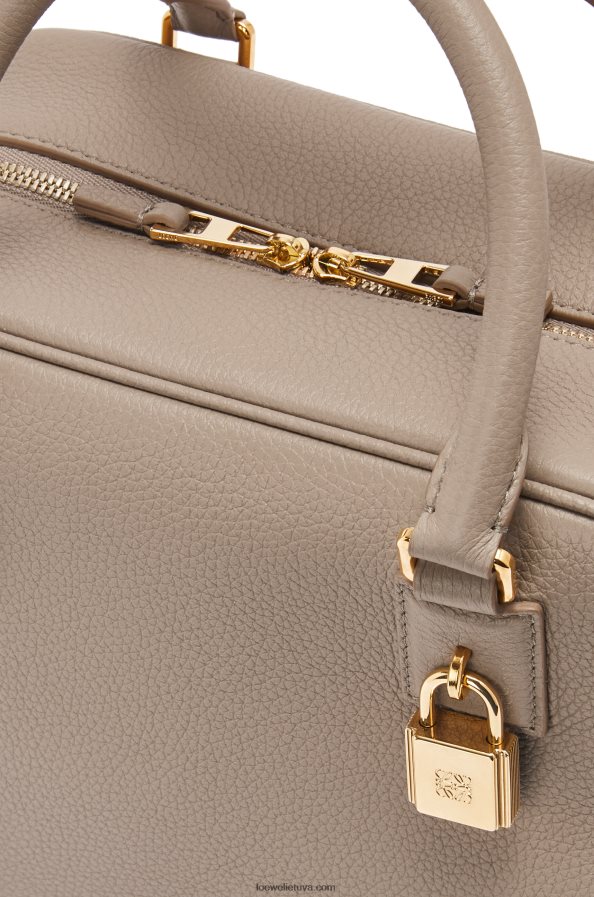 Loewe moterys amazona 19 kvadratinis maišelis iš minkštos grūdėtos veršienos smėlis BZ26XN155