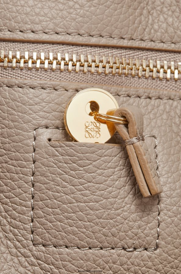 Loewe moterys amazona 19 kvadratinis maišelis iš minkštos grūdėtos veršienos smėlis BZ26XN155
