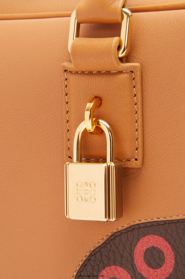 Loewe moterys amazona 23 iš nappa veršiuko odos šilta dykuma BZ26XN176