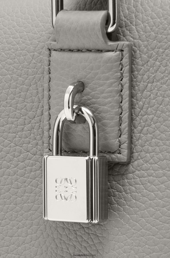 Loewe moterys amazona 23 maišelis iš minkštos grūdėtos veršienos perlų pilka BZ26XN133