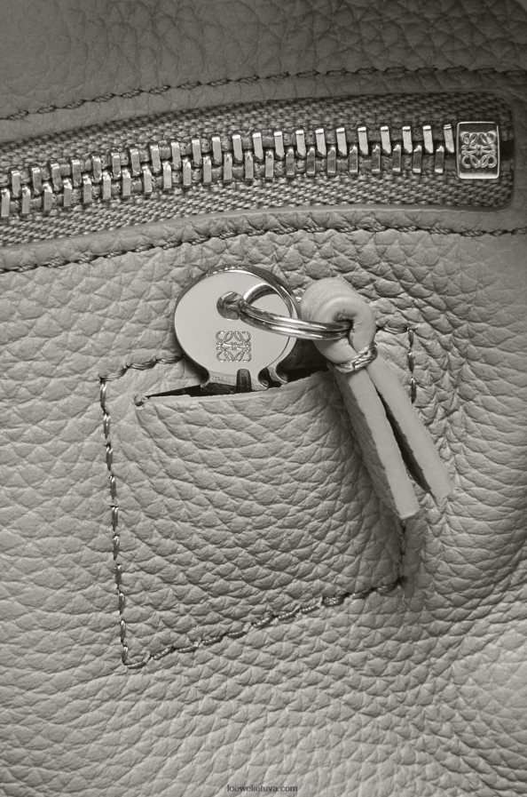 Loewe moterys amazona 23 maišelis iš minkštos grūdėtos veršienos perlų pilka BZ26XN133