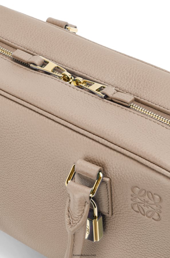 Loewe moterys amazona 23 maišelis iš minkštos grūdėtos veršienos smėlis BZ26XN154