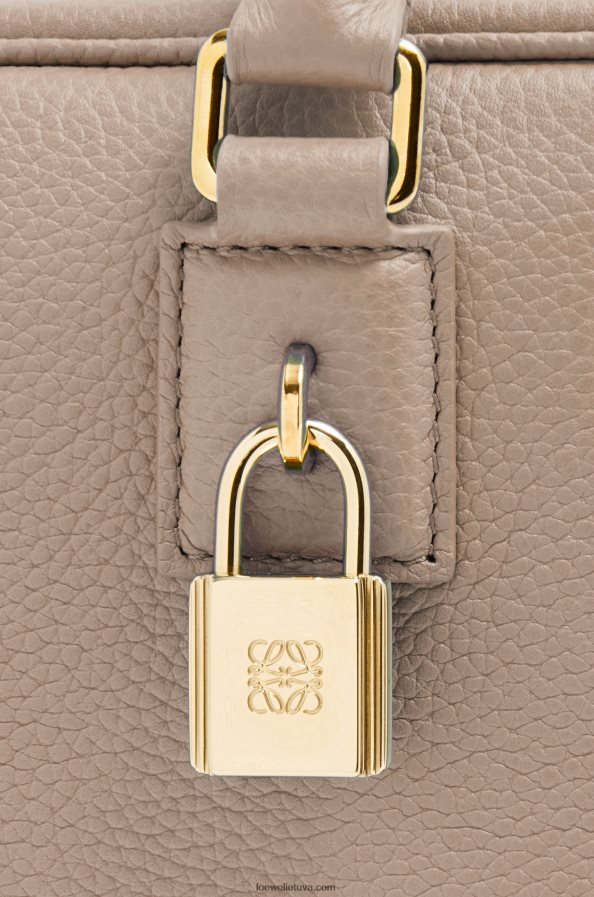 Loewe moterys amazona 23 maišelis iš minkštos grūdėtos veršienos smėlis BZ26XN154