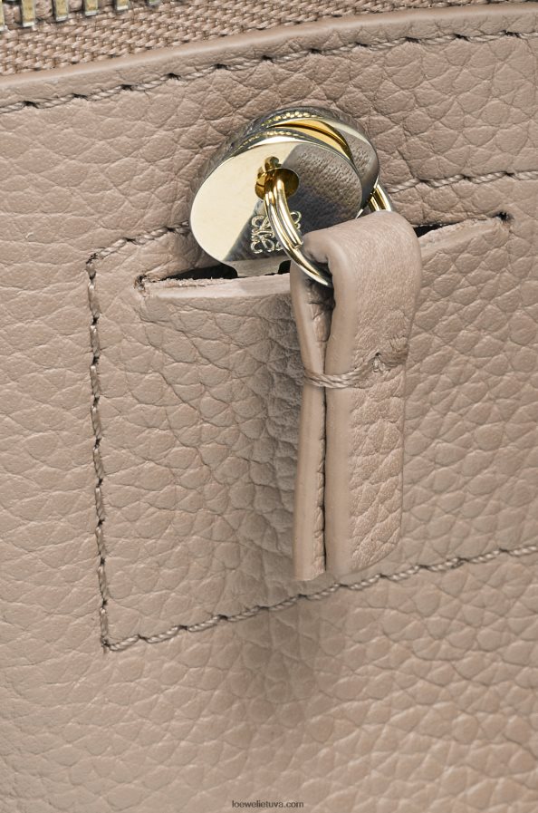Loewe moterys amazona 23 maišelis iš minkštos grūdėtos veršienos smėlis BZ26XN154
