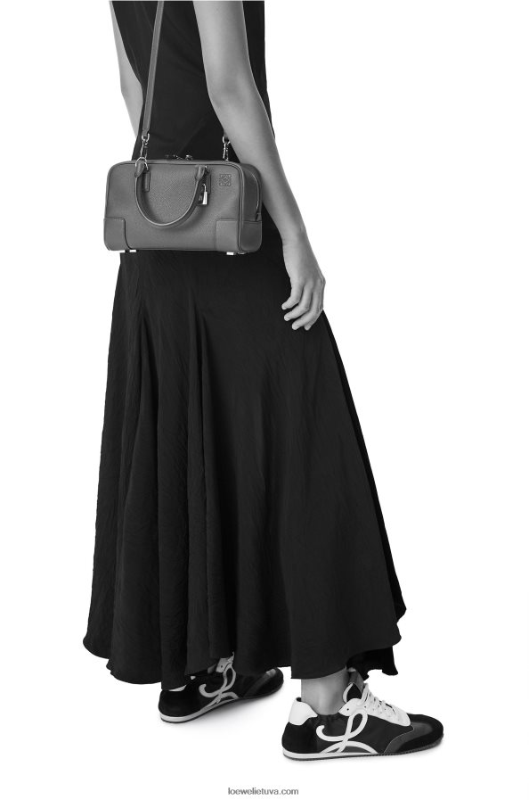 Loewe moterys amazona 23 maišelis iš nappa blauzdos odos juodas BZ26XN157