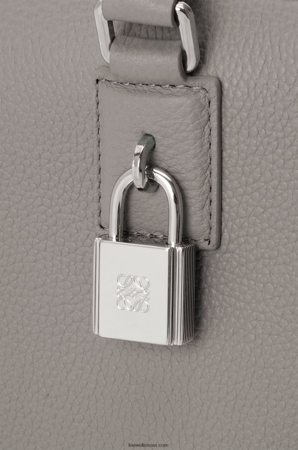 Loewe moterys amazona 28 maišelis iš minkštos grūdėtos veršienos perlų pilka BZ26XN134