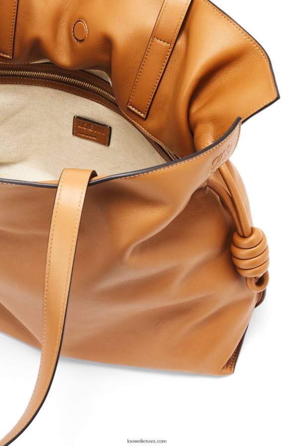 Loewe moterys didelė flamenko sankaba iš napos veršienos šilta dykuma BZ26XN425