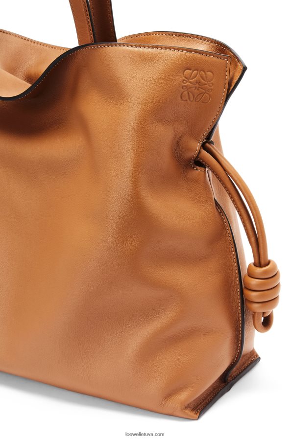 Loewe moterys didelė flamenko sankaba iš napos veršienos šilta dykuma BZ26XN425