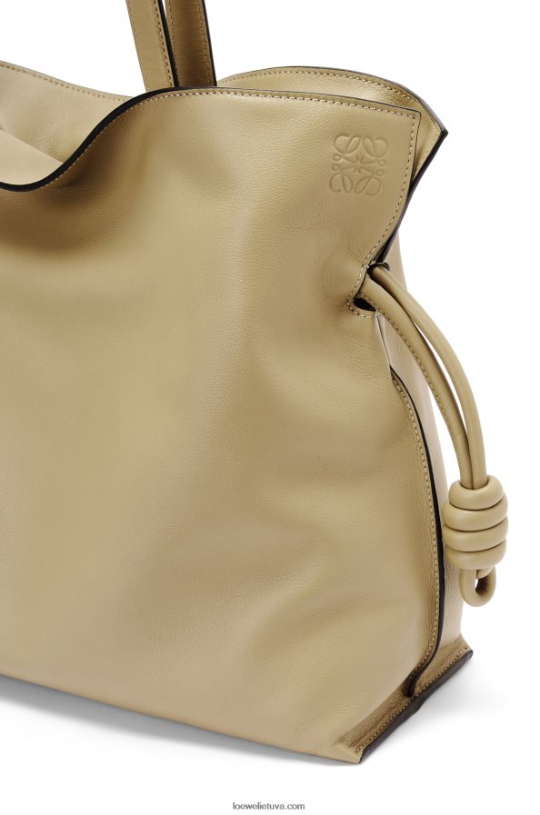 Loewe moterys didelė flamenko sankaba iš napos veršienos molio žalia BZ26XN423