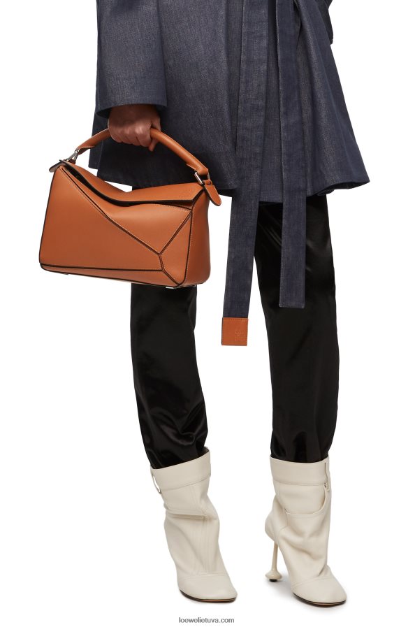 Loewe moterys dėlionės maišelis iš klasikinės blauzdos odos įdegis BZ26XN487