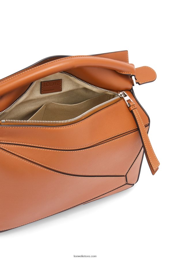 Loewe moterys dėlionės maišelis iš klasikinės blauzdos odos įdegis BZ26XN487