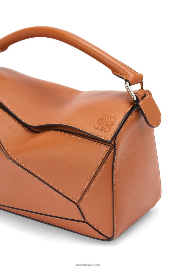 Loewe moterys dėlionės maišelis iš klasikinės blauzdos odos įdegis BZ26XN487