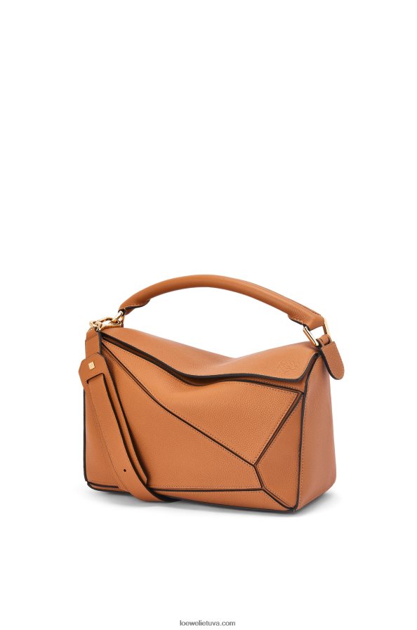 Loewe moterys dėlionės maišelis iš minkštos grūdėtos veršienos lengva karamelė BZ26XN369