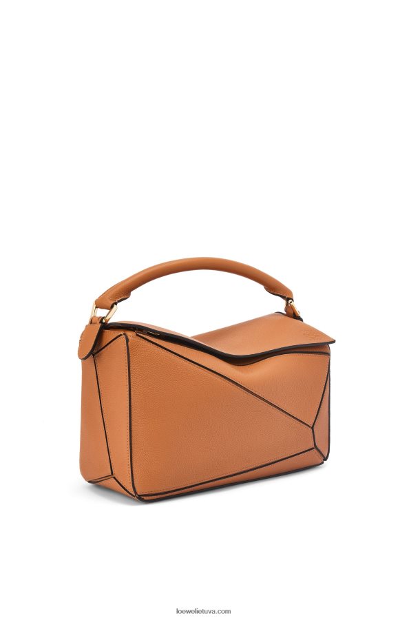 Loewe moterys dėlionės maišelis iš minkštos grūdėtos veršienos lengva karamelė BZ26XN369
