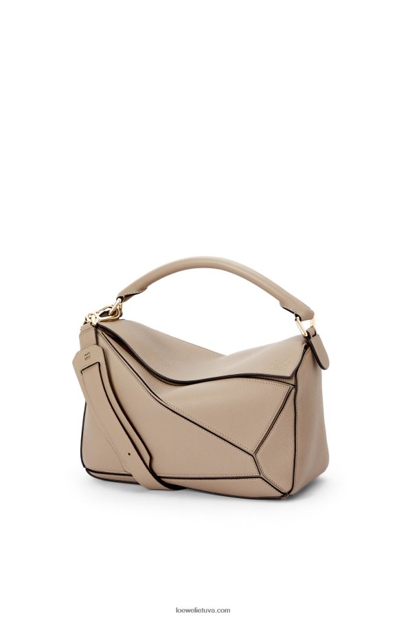 Loewe moterys dėlionės maišelis iš minkštos grūdėtos veršienos smėlis BZ26XN409