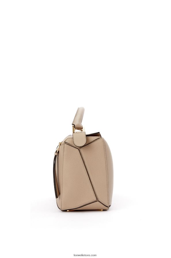 Loewe moterys dėlionės maišelis iš minkštos grūdėtos veršienos smėlis BZ26XN409