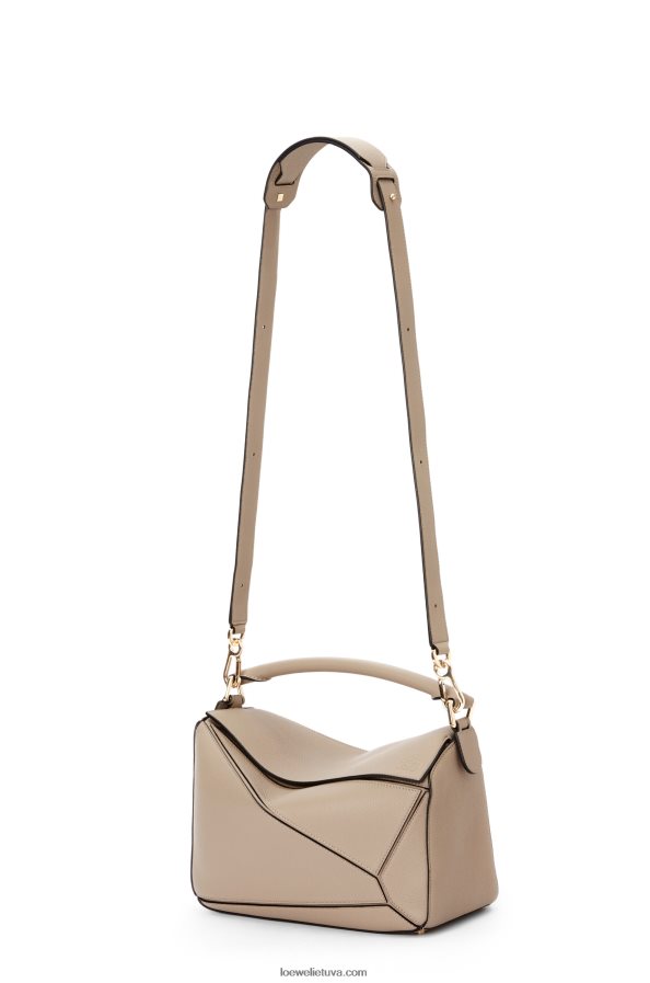 Loewe moterys dėlionės maišelis iš minkštos grūdėtos veršienos smėlis BZ26XN409