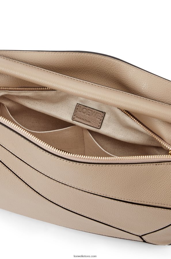 Loewe moterys dėlionės maišelis iš minkštos grūdėtos veršienos smėlis BZ26XN409