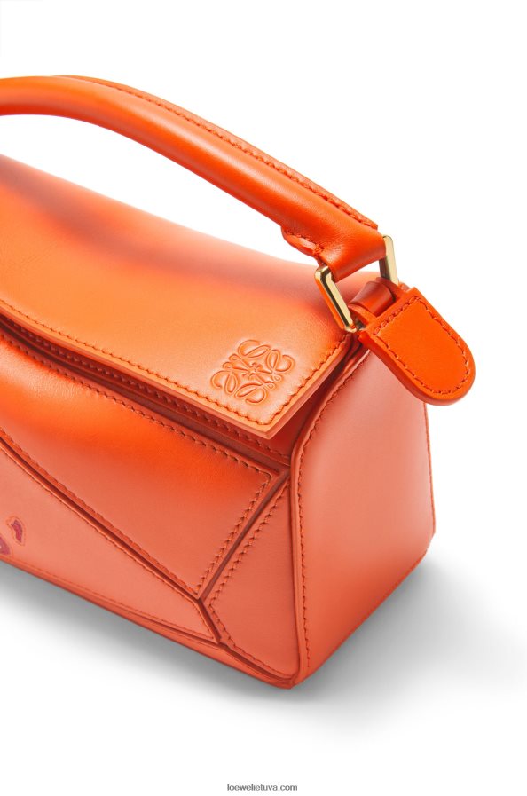 Loewe moterys kalciferinis mini galvosūkių maišelis iš satino veršio odos oranžinė BZ26XN261