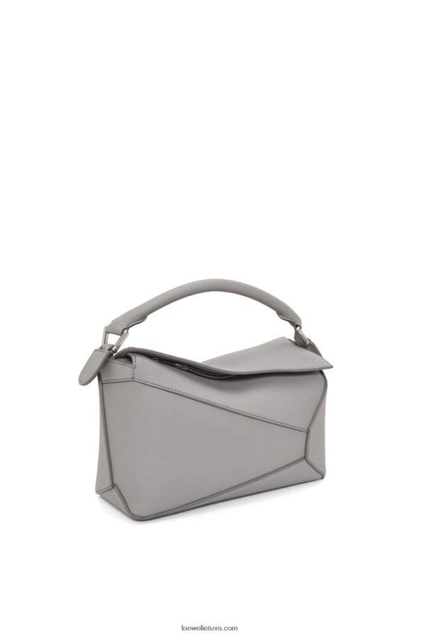 Loewe moterys mažas dėlionės kraštų maišelis iš minkštos grūdėtos veršienos perlų pilka BZ26XN366