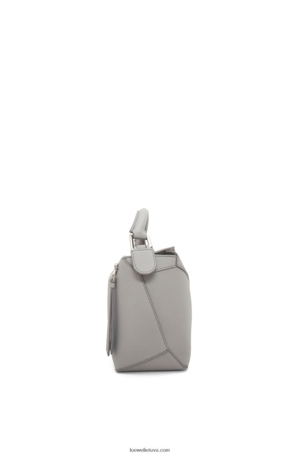 Loewe moterys mažas dėlionės kraštų maišelis iš minkštos grūdėtos veršienos perlų pilka BZ26XN366