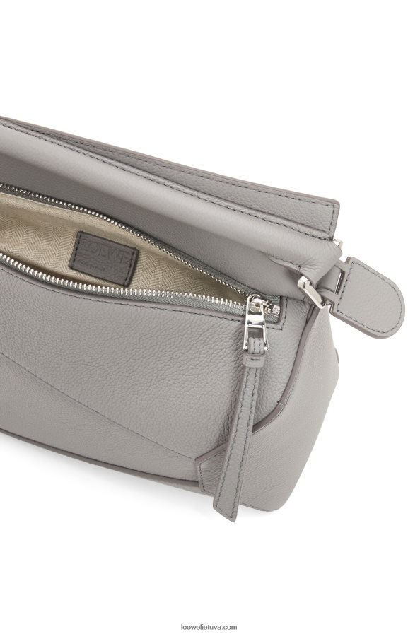 Loewe moterys mažas dėlionės kraštų maišelis iš minkštos grūdėtos veršienos perlų pilka BZ26XN366