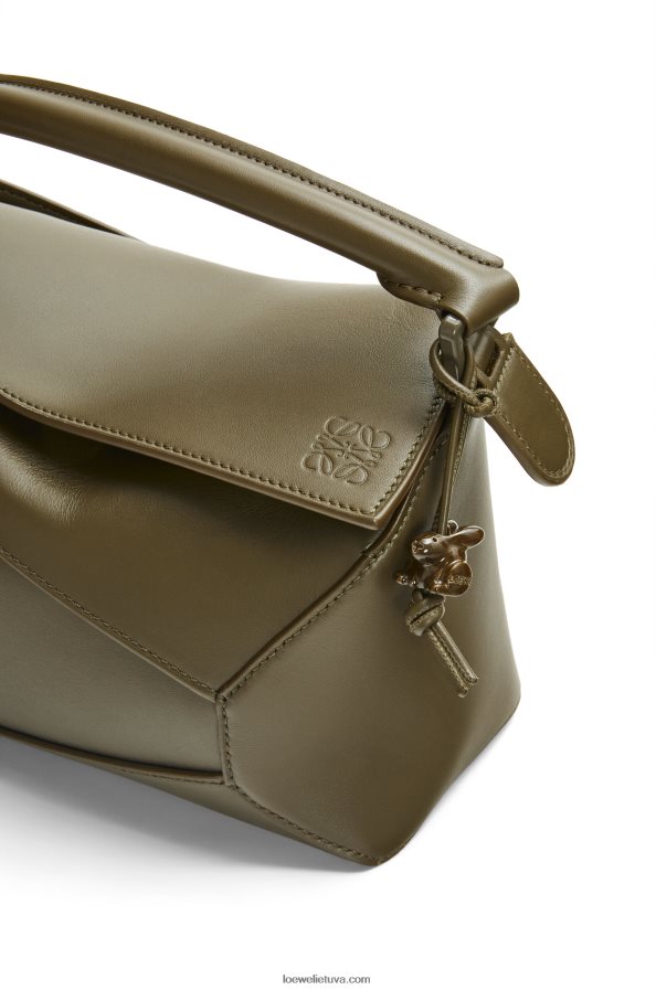 Loewe moterys mažas dėlionės kraštų maišelis iš satino veršio odos arbatos dulkių glajus BZ26XN536
