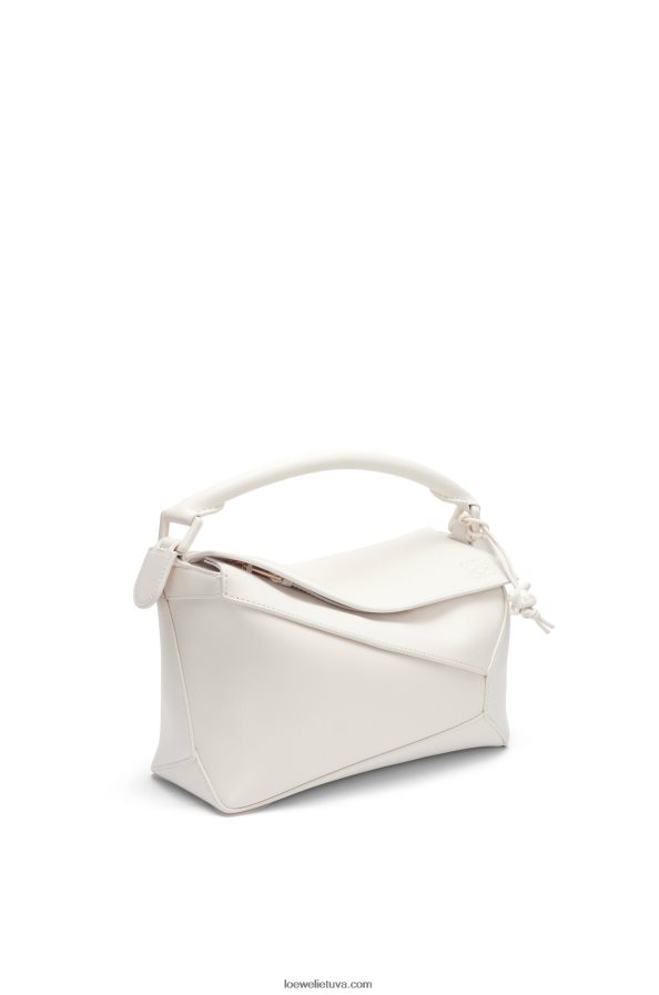 Loewe moterys mažas dėlionės kraštų maišelis iš satino veršio odos balta glazūra BZ26XN435