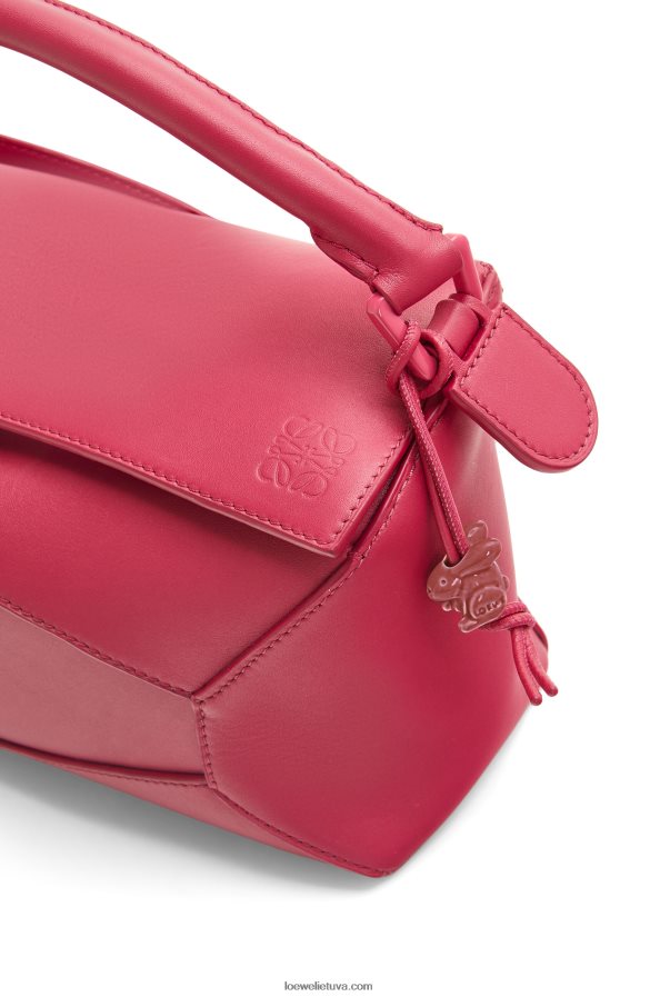 Loewe moterys mažas dėlionės kraštų maišelis iš satino veršio odos rubino raudonumo glazūra BZ26XN436