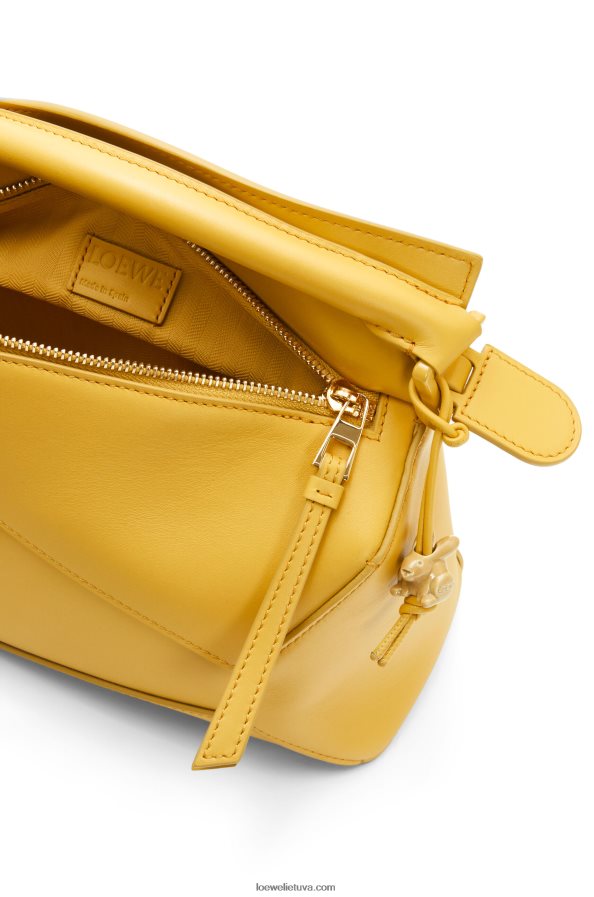 Loewe moterys mažas dėlionės kraštų maišelis iš satino veršio odos šviesiai geltona glazūra BZ26XN530