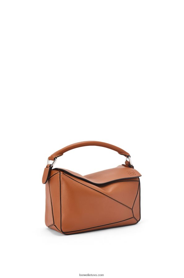 Loewe moterys mažas dėlionės maišelis iš klasikinės blauzdos odos įdegis BZ26XN364