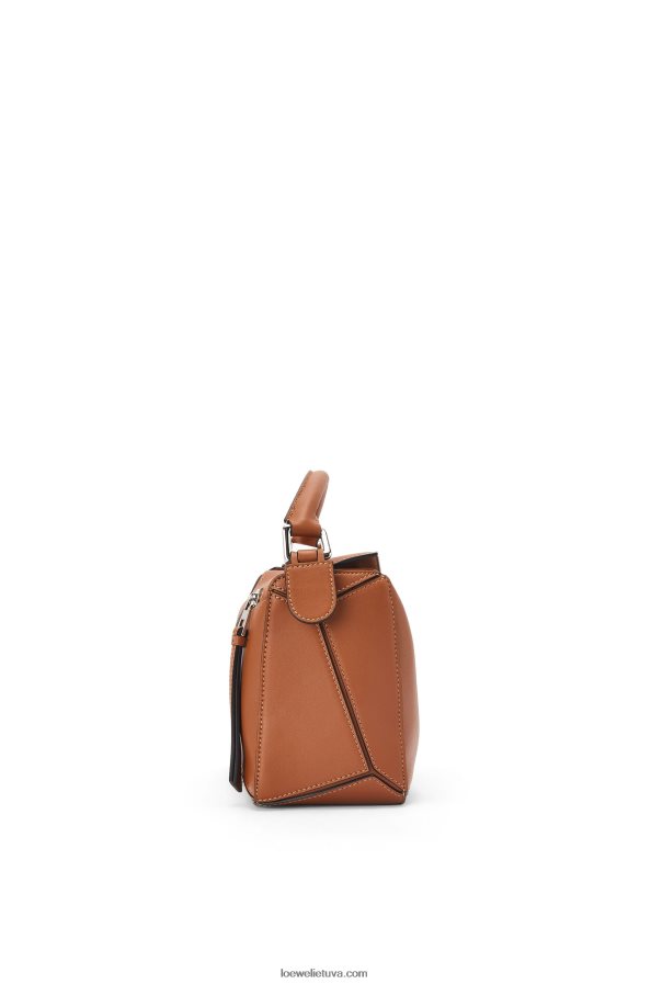 Loewe moterys mažas dėlionės maišelis iš klasikinės blauzdos odos įdegis BZ26XN364
