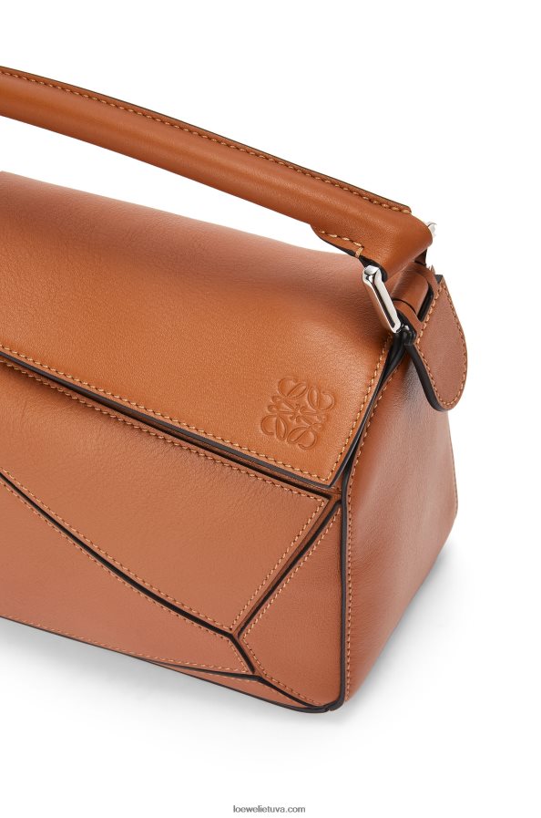 Loewe moterys mažas dėlionės maišelis iš klasikinės blauzdos odos įdegis BZ26XN364