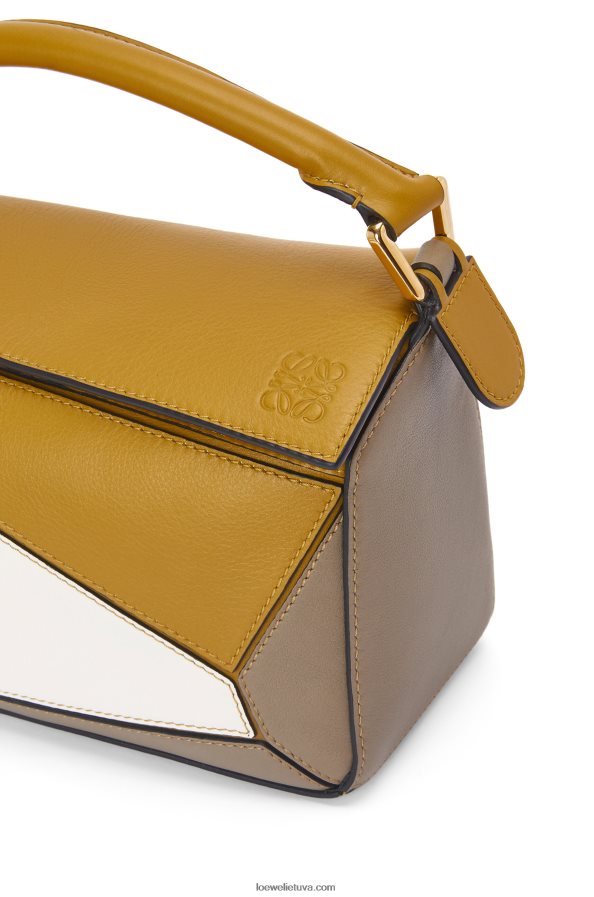 Loewe moterys mažas dėlionės maišelis iš klasikinės blauzdos odos ochra/švelni balta BZ26XN497