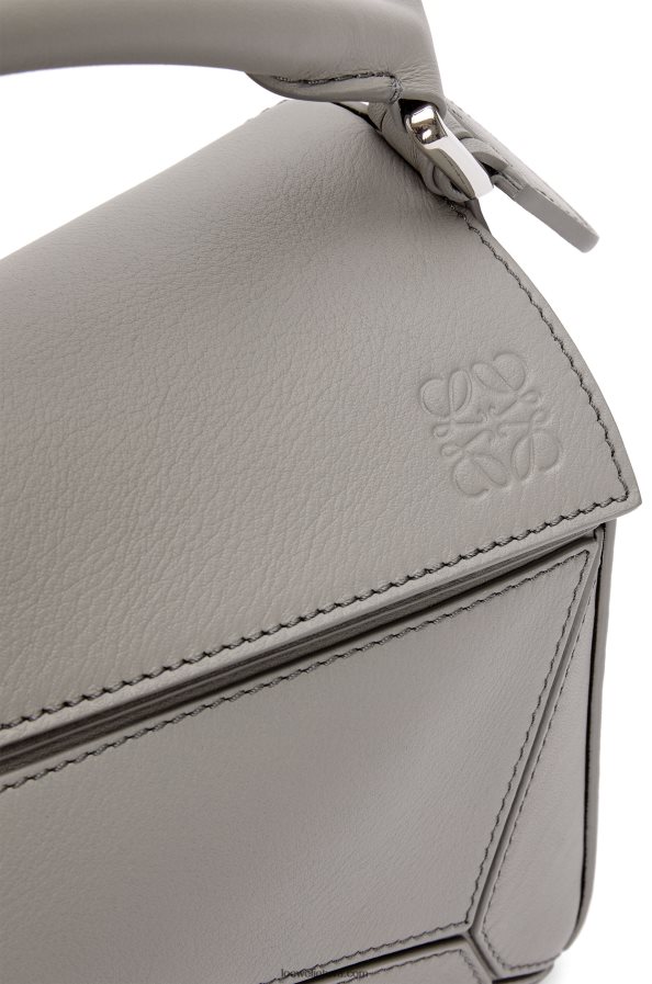 Loewe moterys mažas dėlionės maišelis iš klasikinės blauzdos odos perlų pilka BZ26XN537