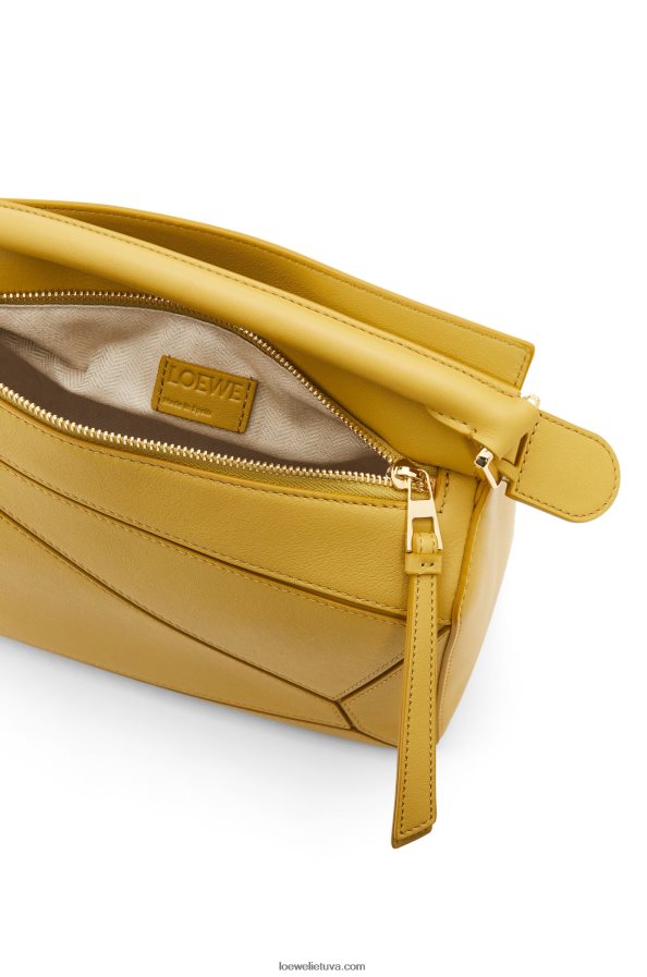 Loewe moterys mažas dėlionės maišelis iš klasikinės blauzdos odos ryški ochra BZ26XN365