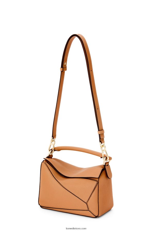 Loewe moterys mažas dėlionės maišelis iš minkštos grūdėtos veršienos lengva karamelė BZ26XN368