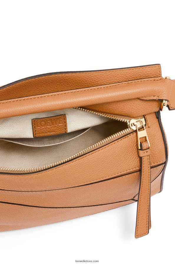 Loewe moterys mažas dėlionės maišelis iš minkštos grūdėtos veršienos lengva karamelė BZ26XN368