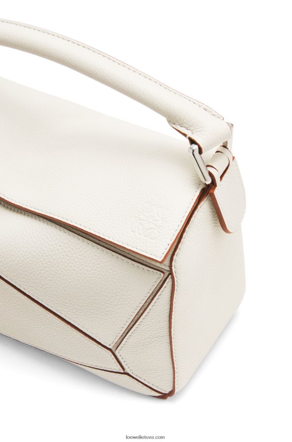 Loewe moterys mažas dėlionės maišelis iš minkštos grūdėtos veršienos minkšta balta BZ26XN505