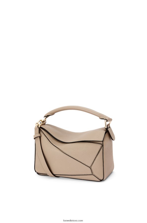Loewe moterys mažas dėlionės maišelis iš minkštos grūdėtos veršienos smėlis BZ26XN397