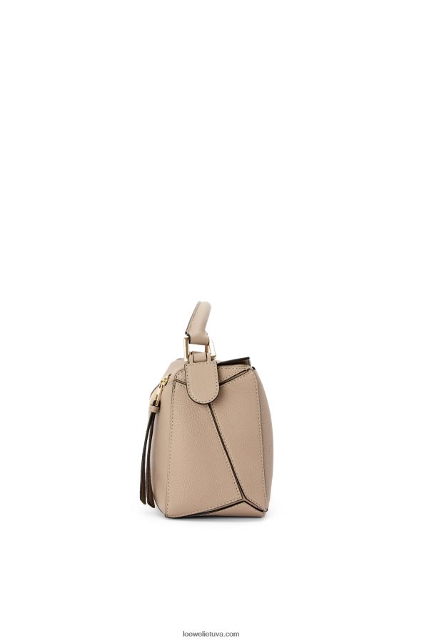 Loewe moterys mažas dėlionės maišelis iš minkštos grūdėtos veršienos smėlis BZ26XN397