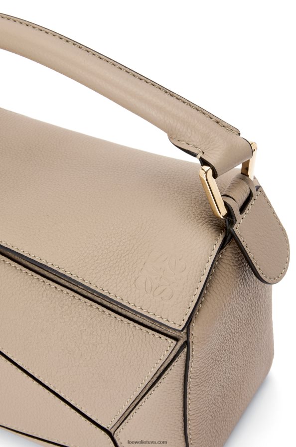 Loewe moterys mažas dėlionės maišelis iš minkštos grūdėtos veršienos smėlis BZ26XN397